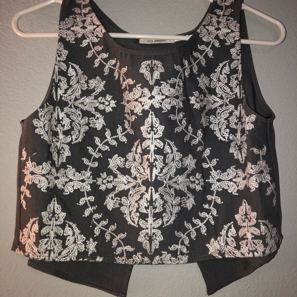 Blu pepper embroidered crop top